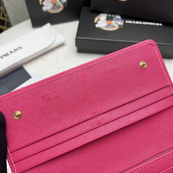 プラダ財布コピー角部分ディテール